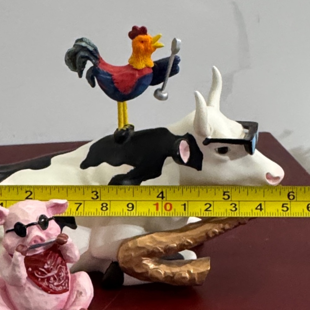 CowParade "Mixed Plate Blues" figurine, model #9141 (retired) 2001 - Picture 4 of 9